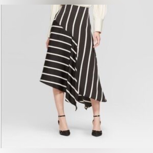 Who What Wear Asymmetrical Black and White Skirt - Picture 2 of 8